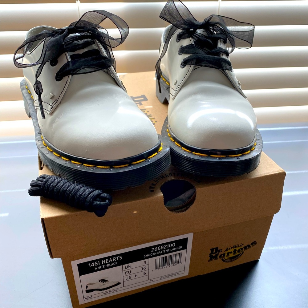 Adorable Dr Marten 1461 Hearts